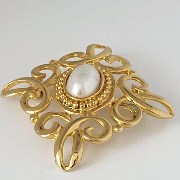Filigree Open Work Scroll Brooch Oval Faux Pearl 2.5" Unsigned - Picture 3 of 6